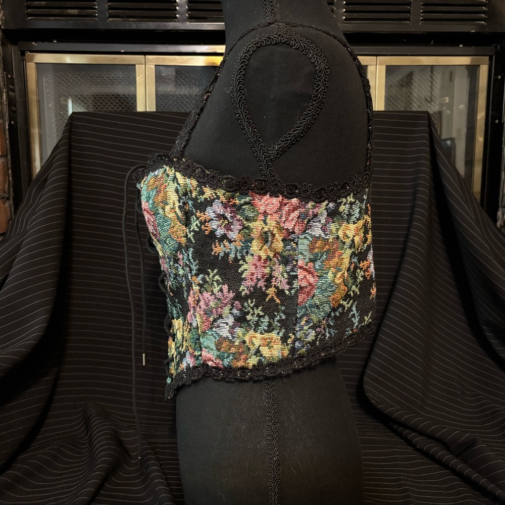 Floral Lace-Up Tank Top - Picture 3 of 5